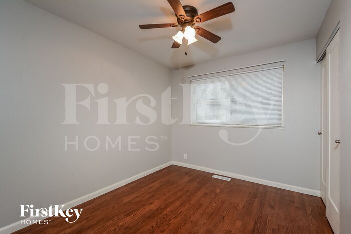 Building Photo - 2415 Cambridge Dr