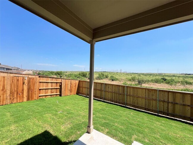 Building Photo - 561 Papaya Dr