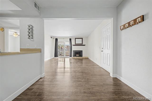 Building Photo - 7665 E Eastman Ave