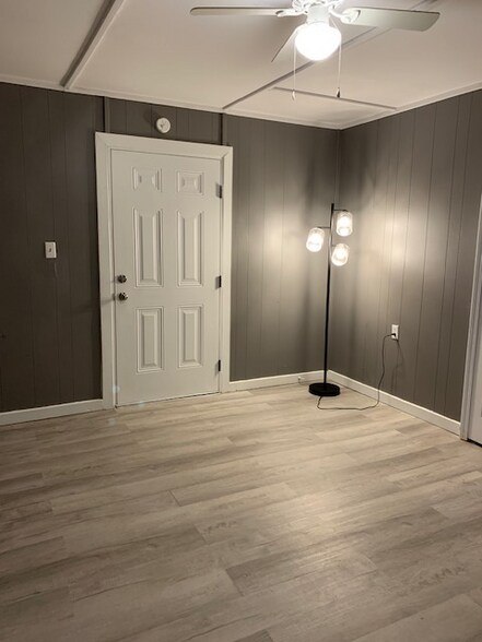 Building Photo - 607 W Mann St