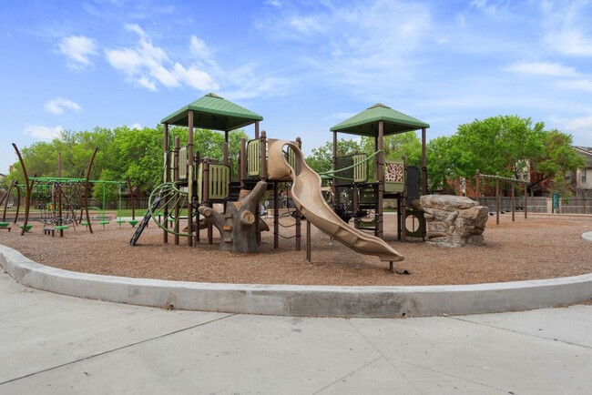 Building Photo - 11805 Southlake Dr