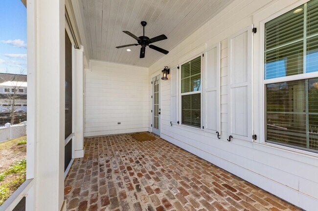 Building Photo - 465 Karcher Ave