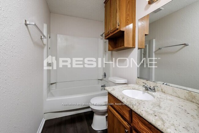 Building Photo - "Welcome Home! Get 1 month FREE RENT when ...