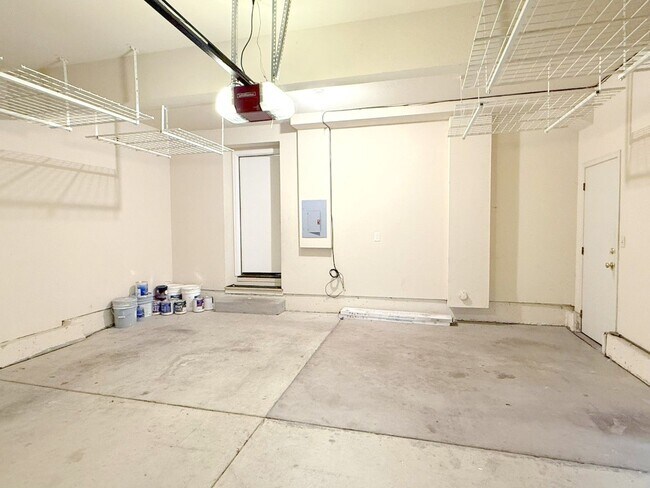Building Photo - 20 Stratford Ct