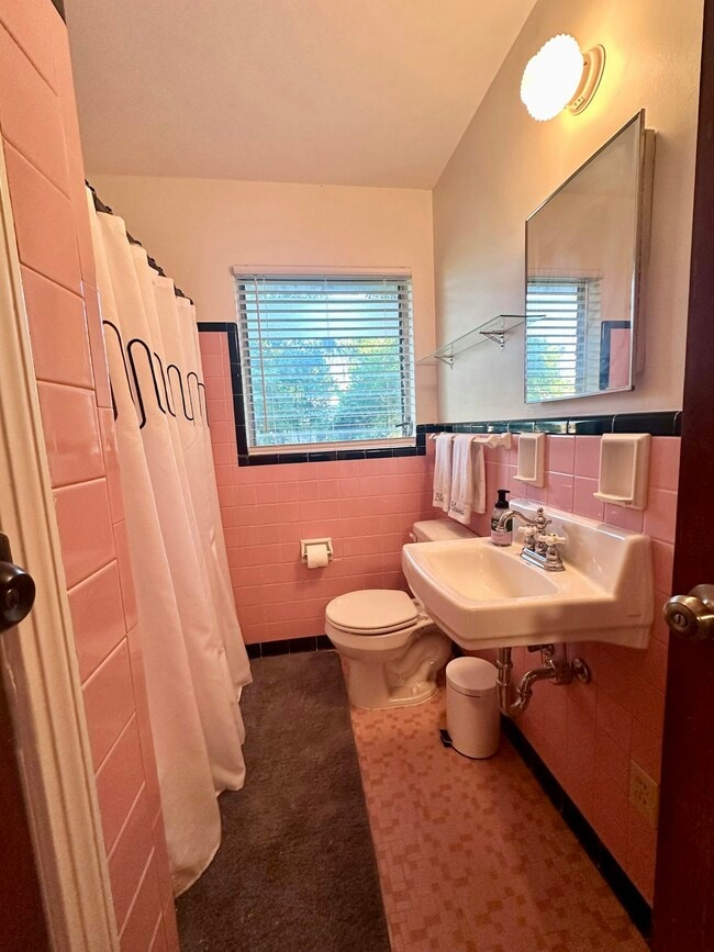 Building Photo - 27 Escalona Ave