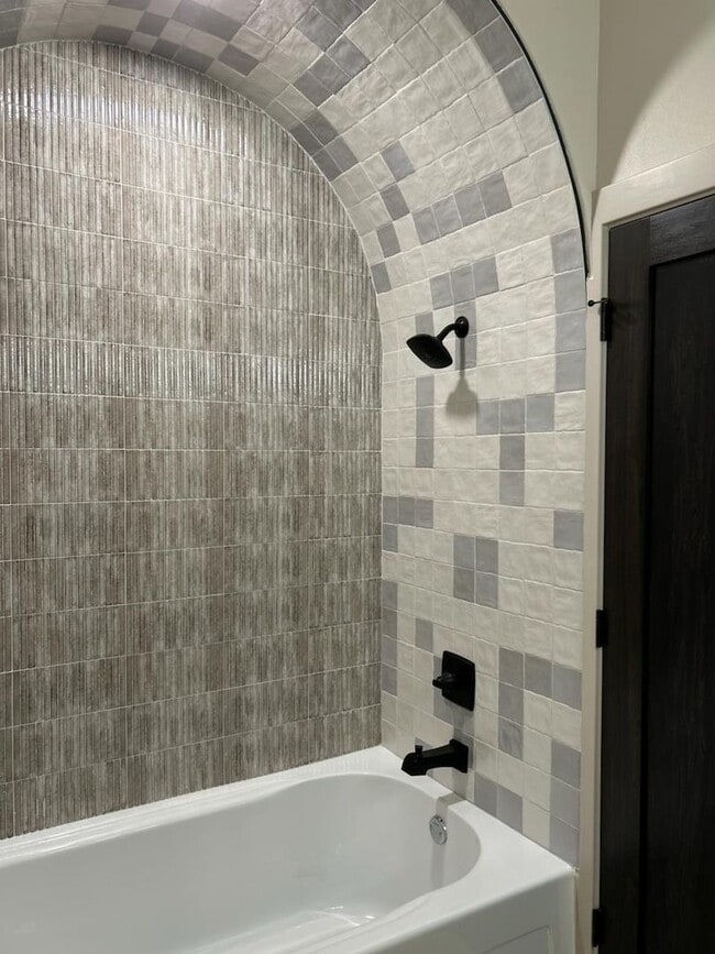 Building Photo - 940 M St SW