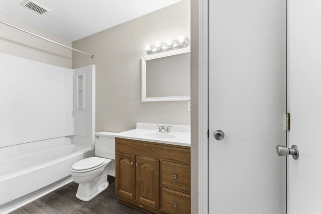 Building Photo - 5943 Walnut Cir Dr