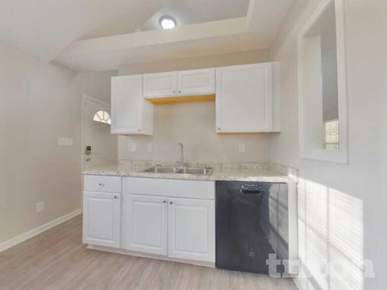 Building Photo - 8820 Kismet Dr