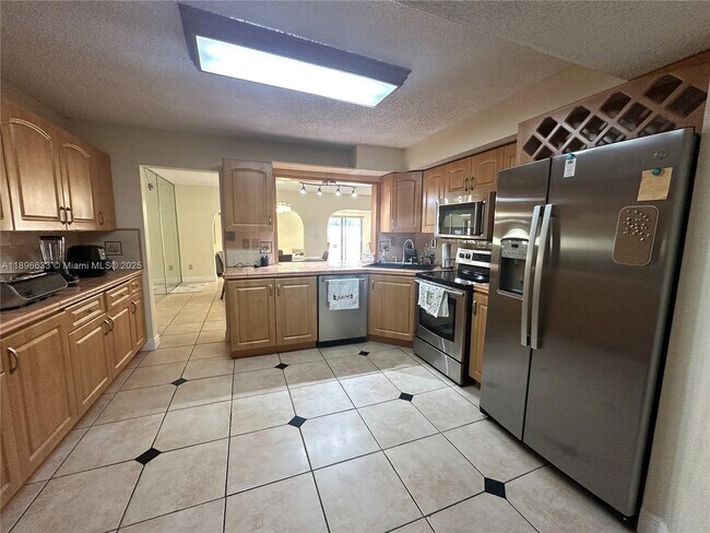 Building Photo - 3730 Alcantara Ave