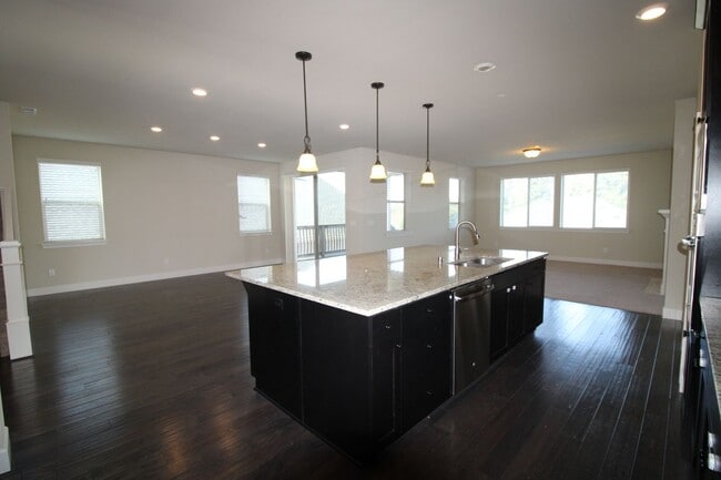 Building Photo - WELL MAINTAINED, BEAUTIFUL 5 BR HOME IN THE CAMAS HILLS!