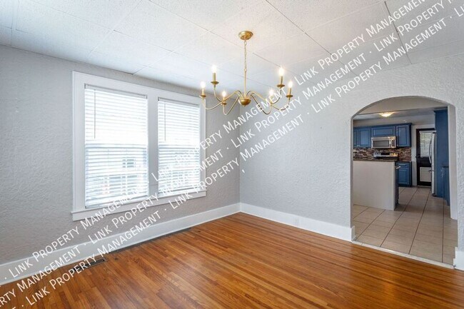 Building Photo - Charming Fully Renovated 4-Bedroom Home in...