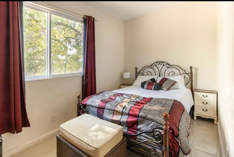 Building Photo - 22972 Crespi St