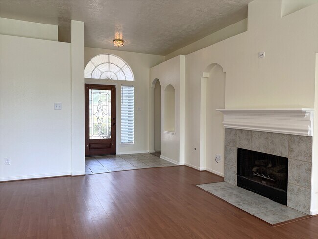 Building Photo - 10023 Hickory Trail Ln