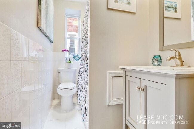 Building Photo - 766 Harvard St NW