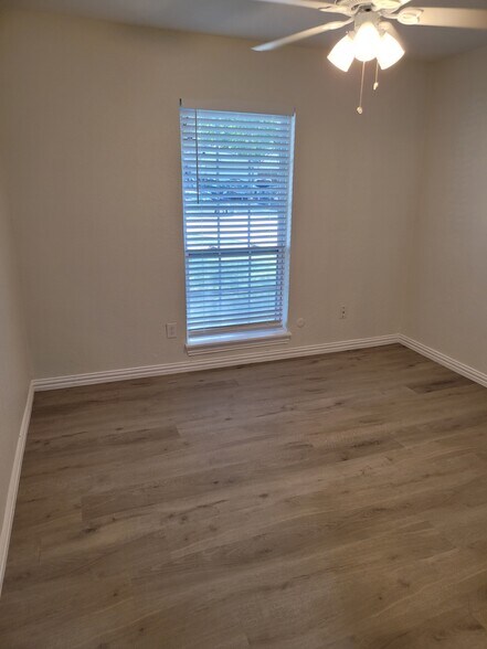 Building Photo - 5225 Nash Dr