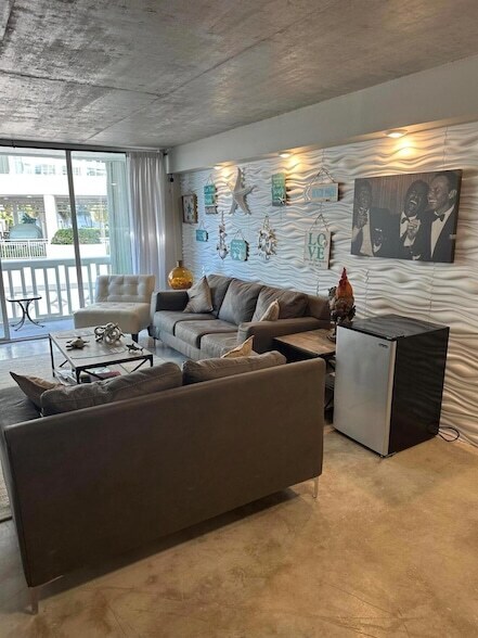 Building Photo - 3570 S Ocean Blvd