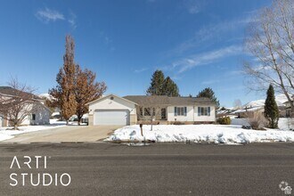 Building Photo - Spacious 5-Bedroom Home in Morgan – $500 O...