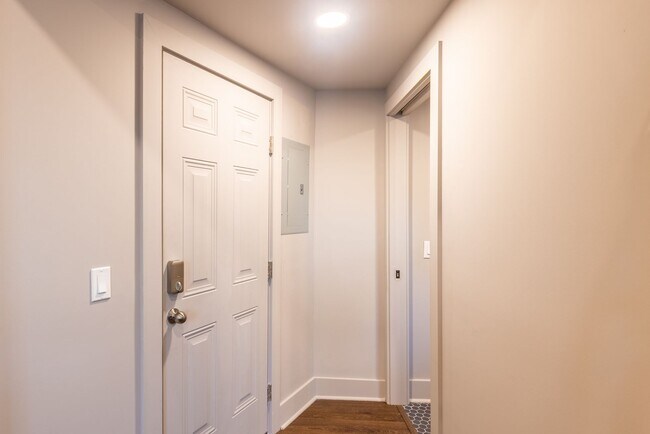 Building Photo - $500 OFF March Rent! Stylish Upstairs 1BR in Historic District