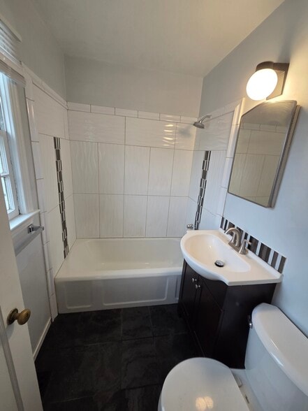 Building Photo - 849 Roberts St