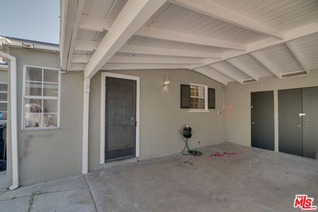 Building Photo - 10829 Kling St