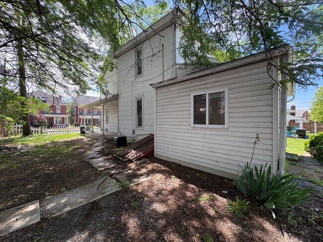 Building Photo - NWA - Owner Contribution Needed - 539 &amp; 541 S Market St