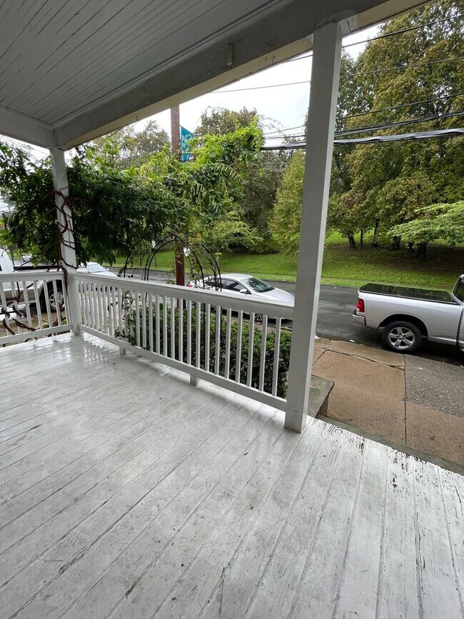 Building Photo - Renovated 3 Bedroom 2 Bathroom House Across From The Park