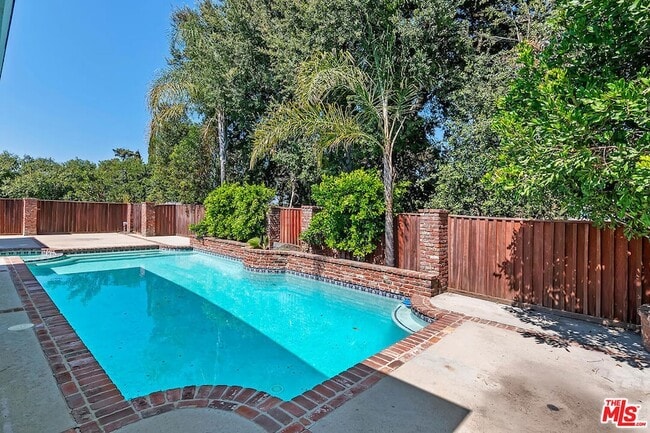 Building Photo - 11555 Duque Dr