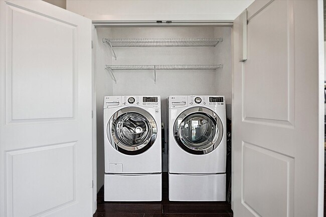 Building Photo - 5925 Almeda Rd