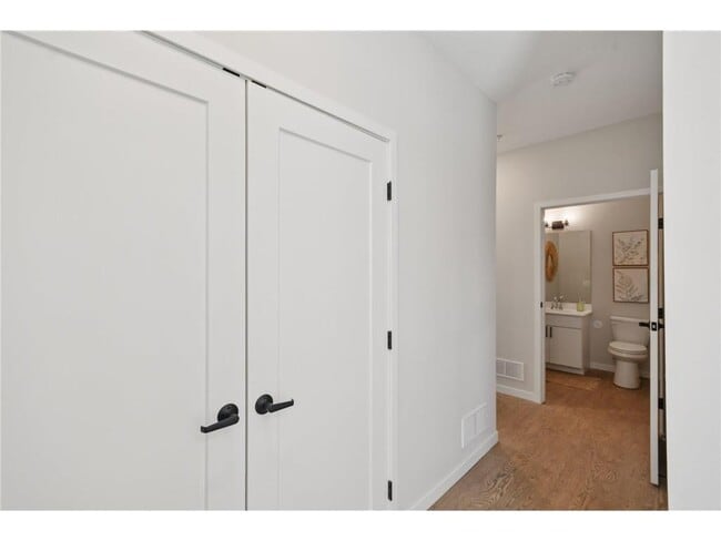 Building Photo - 4760 Ironwood Cir