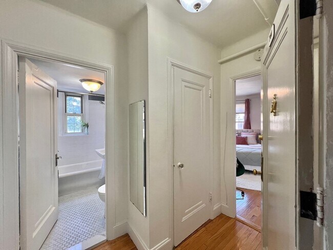 Building Photo - 1450 Beacon St