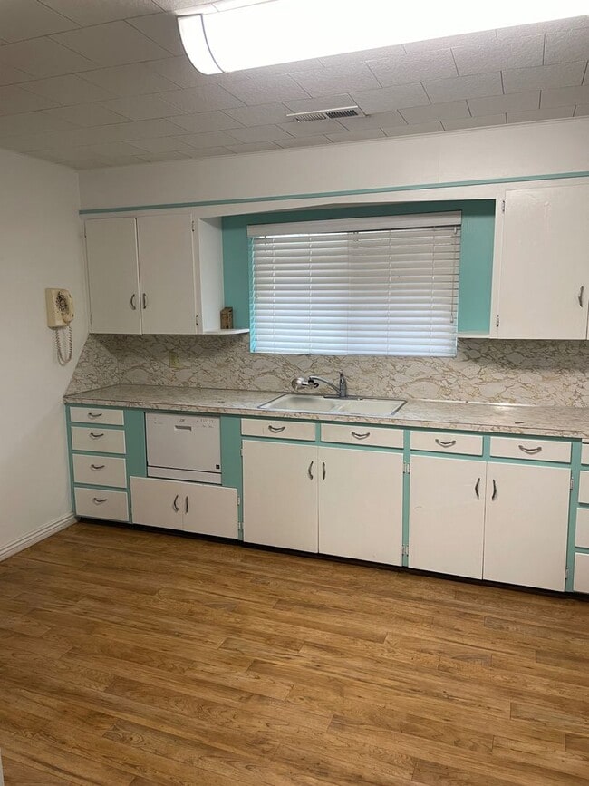 Building Photo - SOPO RETRO