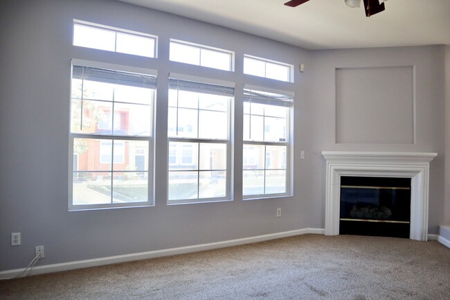 Building Photo - Spacious 3-bedroom townhome in the Liberty...