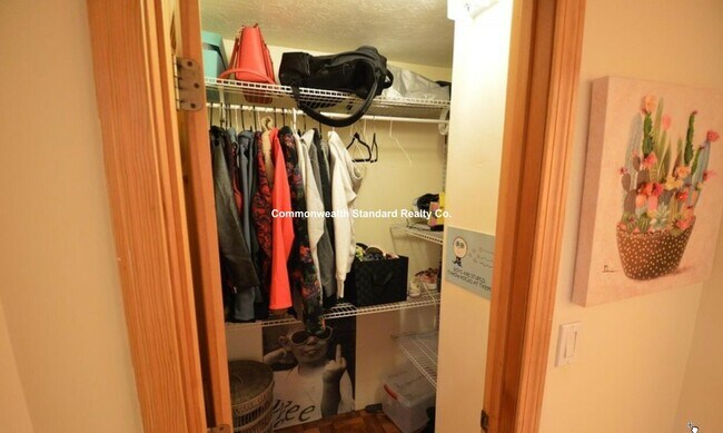 Building Photo - 94 Pleasant St