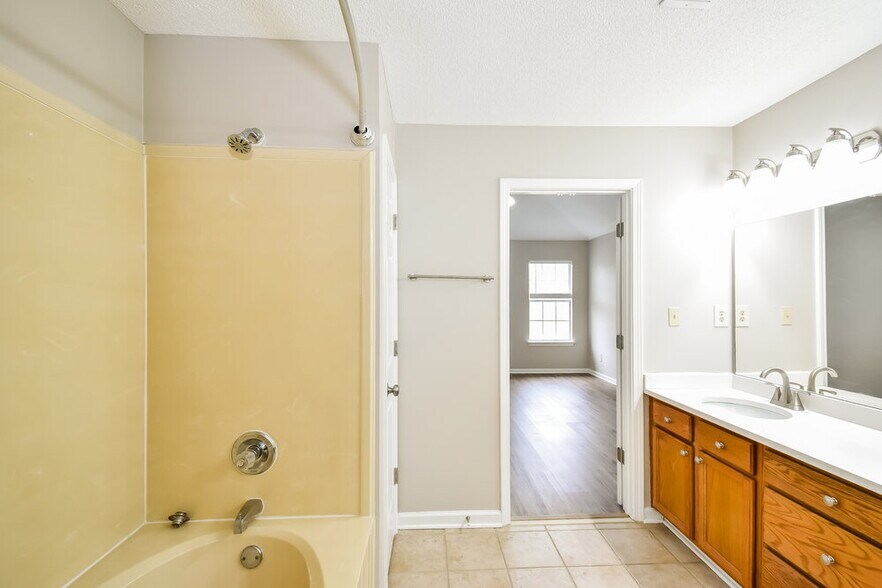 Building Photo - 6942 Scofield Cove