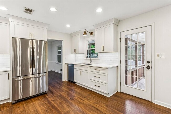 Building Photo - 1164 Fairfield Drive