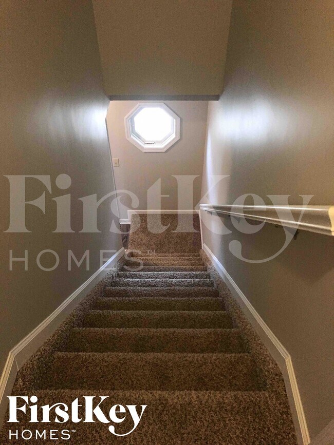 Building Photo - 875 Millers Run Ct