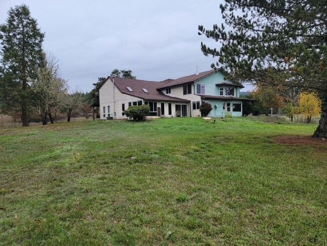 Building Photo - 23601 Labare Rd