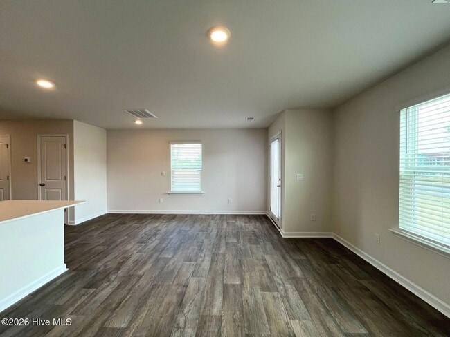 Building Photo - 201 Maddox Dr