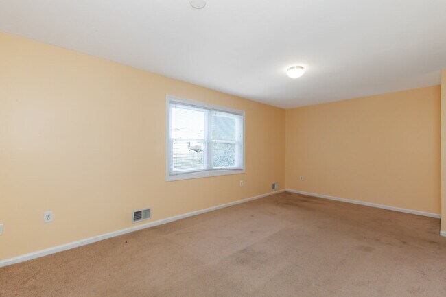 Building Photo - Spacious end-unit three-level townhome fea...