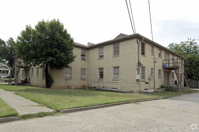 Building Photo - Quaker Place Apartments