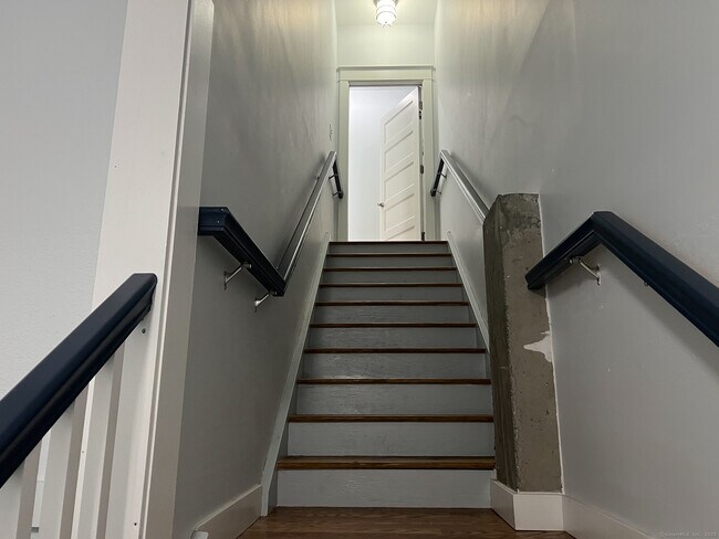 Building Photo - 33 Melba St