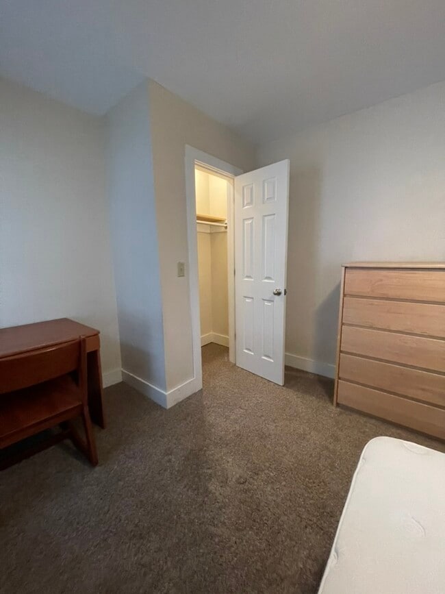 Building Photo - 524 7th Ave