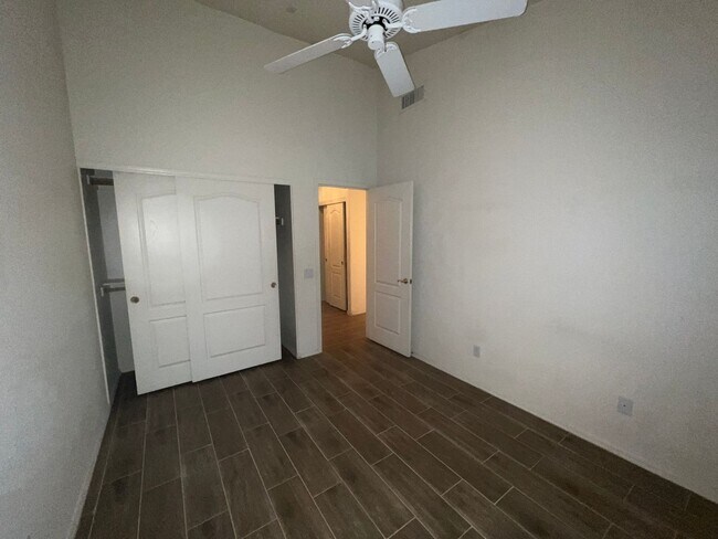 Building Photo - CATALINA FOOTHILLS 3 BEDROOM 2 BATH WITH DEN NEAR SABINO CANYON