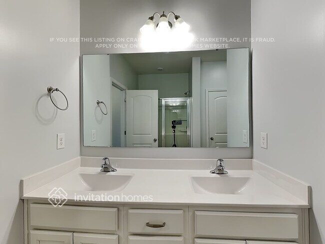 Building Photo - 4014 Weddington Pointe Dr