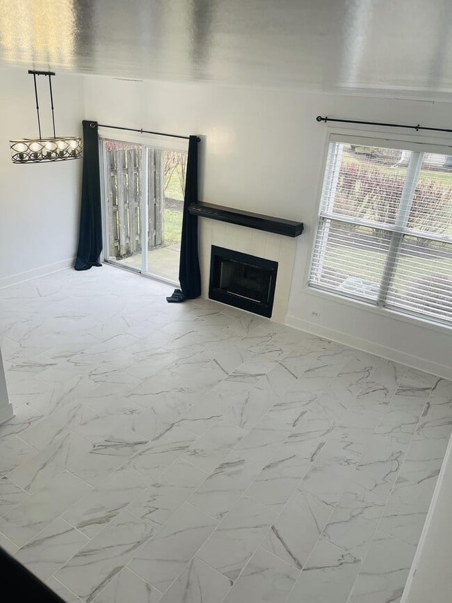 Building Photo - 2813 Powell Ct