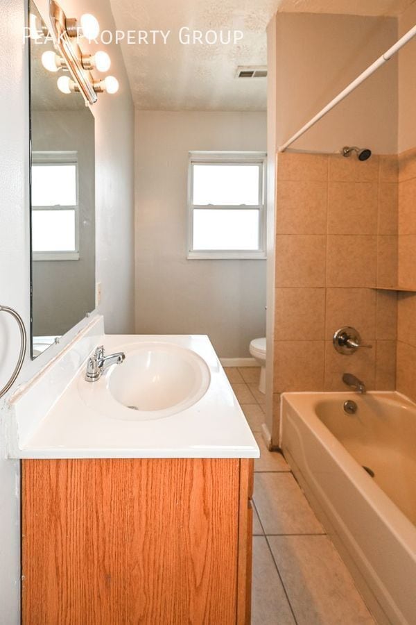 Building Photo - 2610 Woodburn Ave