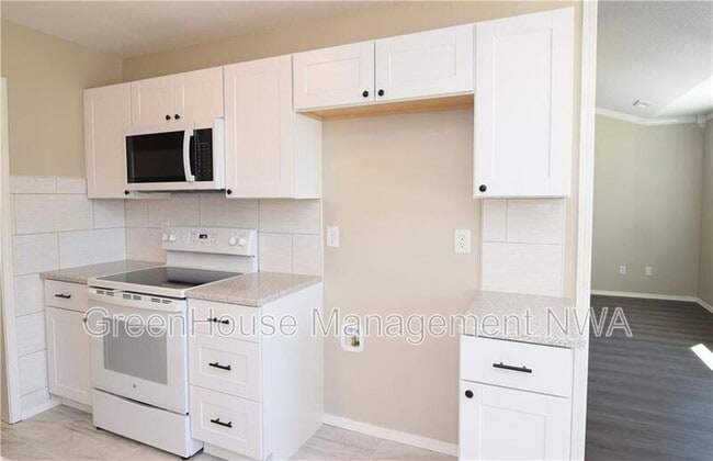 Building Photo - 117 E Veterans Pkwy