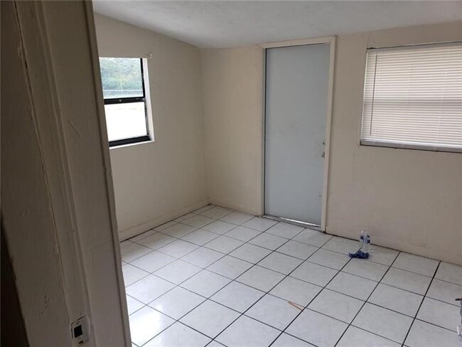 Building Photo - 1524 NW 19th Ave