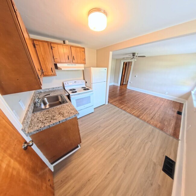 Building Photo - 595 Rock Beach Rd | Apt 1 | 2 BD/1 BA | Ir...