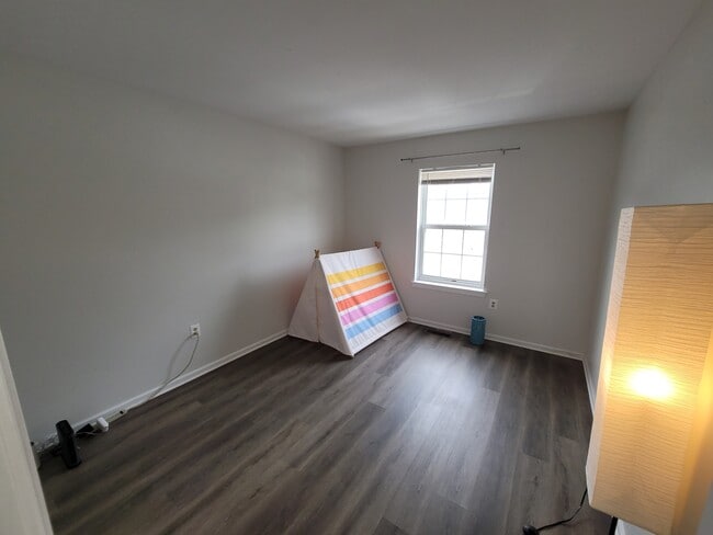 Building Photo - 2104 Harrison Ct